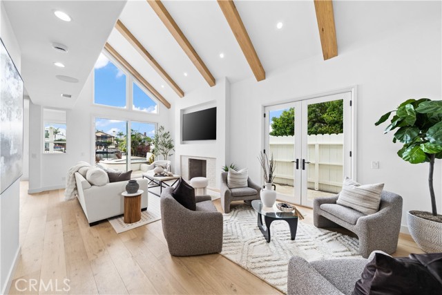 Detail Gallery Image 4 of 61 For 16214 Bimini, Huntington Beach,  CA 92649 - 5 Beds | 3 Baths