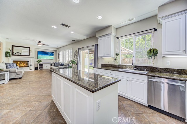 Detail Gallery Image 3 of 38 For 37361 Stellarview Ave, Murrieta,  CA 92563 - 5 Beds | 3 Baths
