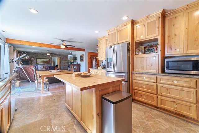 Detail Gallery Image 7 of 53 For 448 Edgemoor Rd, Big Bear Lake,  CA 92315 - 7 Beds | 4/1 Baths