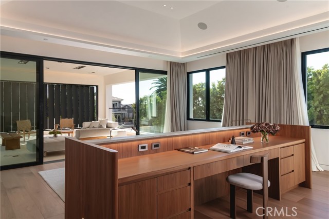 101 N Poinsettia Avenue, Manhattan Beach CA: https://media.crmls.org/medias/8785f3b3-e0bc-4aeb-a359-91b7f0bf11a0.jpg