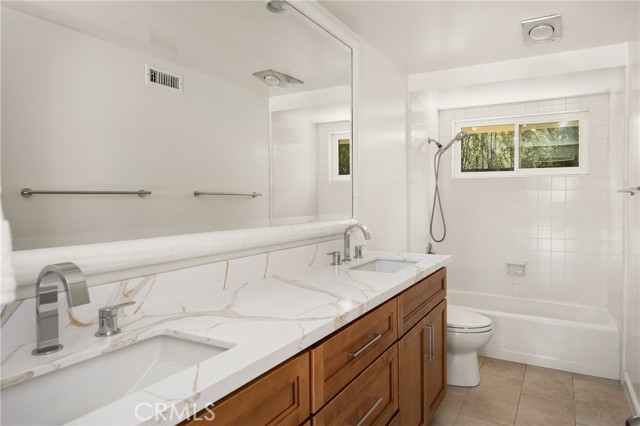 2815 Blue Water Drive, Corona del Mar CA: https://media.crmls.org/medias/8786c6ad-3414-4cbf-9dac-3f6da3a05e64.jpg