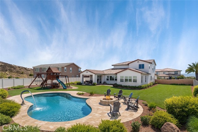 17042 Meteor Way, Riverside CA: https://media.crmls.org/medias/87877075-1e6a-4fce-8274-efd6945587b3.jpg