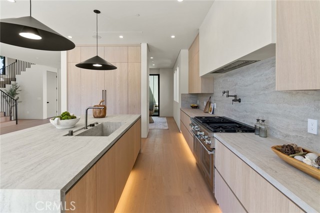 Detail Gallery Image 15 of 65 For 14738 Otsego St, Sherman Oaks,  CA 91403 - 5 Beds | 5/1 Baths