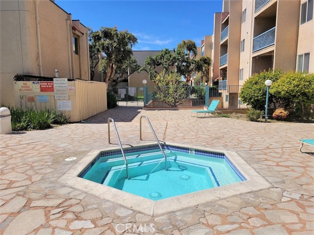 Detail Gallery Image 24 of 26 For 18307 Burbank Bld #14,  Tarzana,  CA 91356 - 2 Beds | 2 Baths