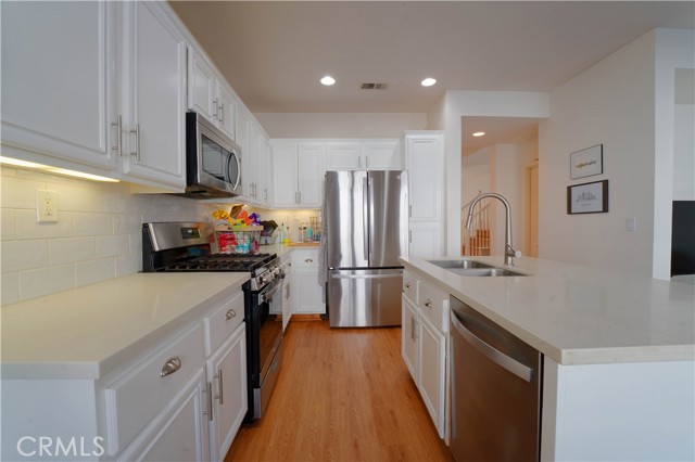 Detail Gallery Image 12 of 23 For 23420 Waterway Ln #14,  Valencia,  CA 91355 - 3 Beds | 2 Baths