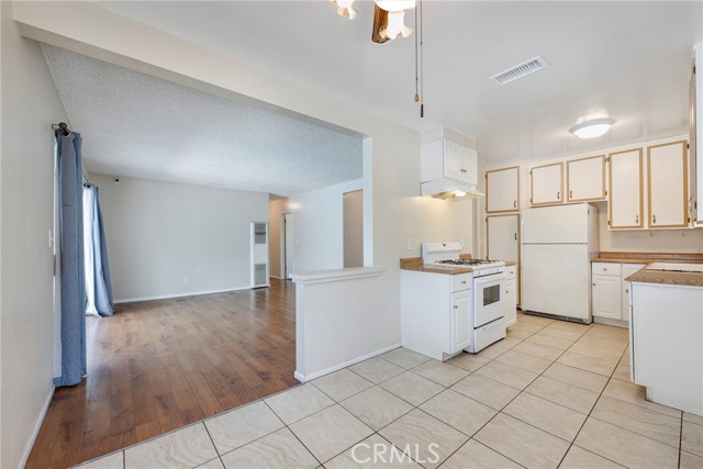 428 S Rosalinda Avenue, Azusa CA: https://media.crmls.org/medias/878a03f2-381e-4911-87fd-ebf9c56a6c6d.jpg