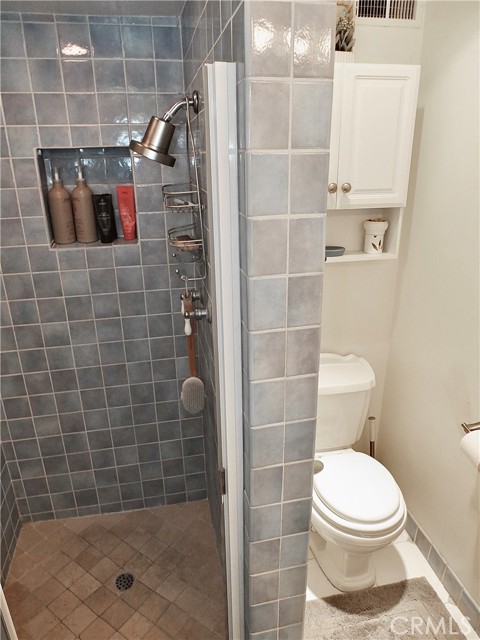 Image 33 of 43 For 6151 Wentworth