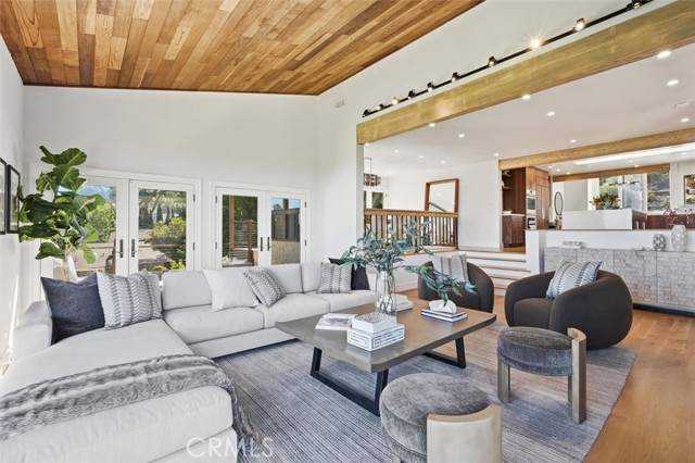 Detail Gallery Image 9 of 66 For 5204 Middlecrest Rd, Rancho Palos Verdes,  CA 90275 - 4 Beds | 3 Baths