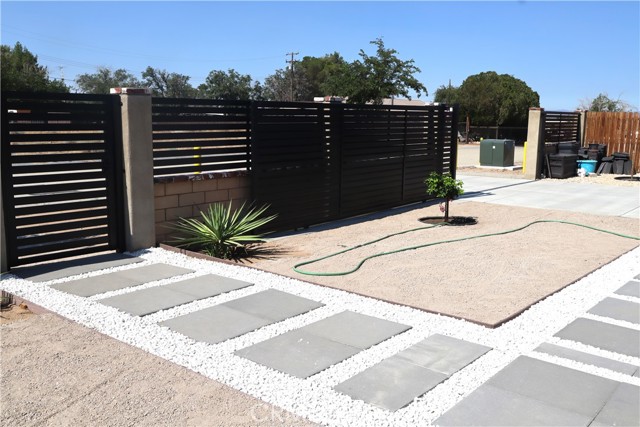 Detail Gallery Image 18 of 42 For 13857 E G 2 Ave #2,  Lancaster,  CA 93535 - 2 Beds | 2 Baths