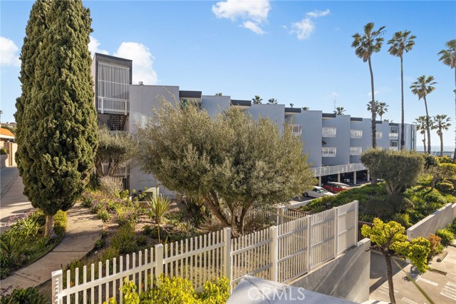 610 The Village, Redondo Beach, California 90277, ,Residential,Sold,The Village,SB22043671