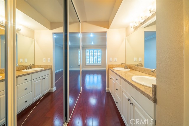 5530 Owensmouth Avenue, 320 photo 8