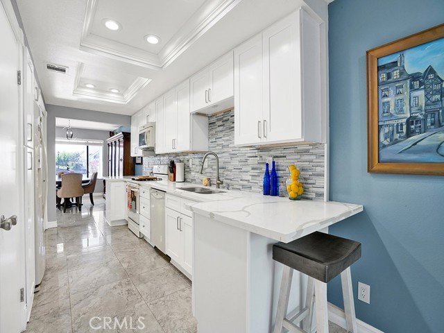 Detail Gallery Image 12 of 63 For 3842 Montego Dr, Huntington Beach,  CA 92649 - 4 Beds | 3 Baths