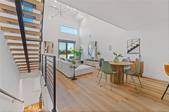Detail Gallery Image 6 of 27 For 11314 Victory Bld, North Hollywood,  CA 91606 - 3 Beds | 3/1 Baths