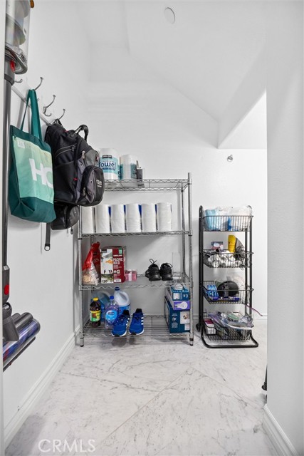 28537 Vista Del Rio Drive, Valencia CA: https://media.crmls.org/medias/878c8ac9-0f94-4fa0-bf6e-d377ea56c0f7.jpg