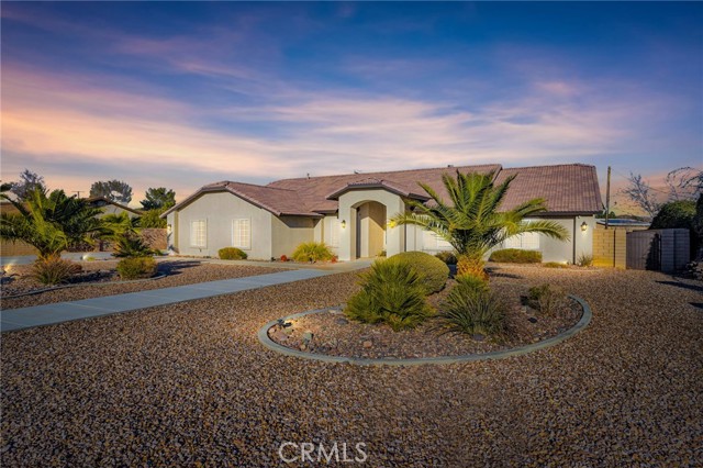 Detail Gallery Image 2 of 44 For 14305 Bochee, Apple Valley,  CA 92307 - 4 Beds | 3 Baths