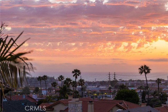 Detail Gallery Image 5 of 46 For 611 N Lucia #B,  Redondo Beach,  CA 90277 - 3 Beds | 2/1 Baths