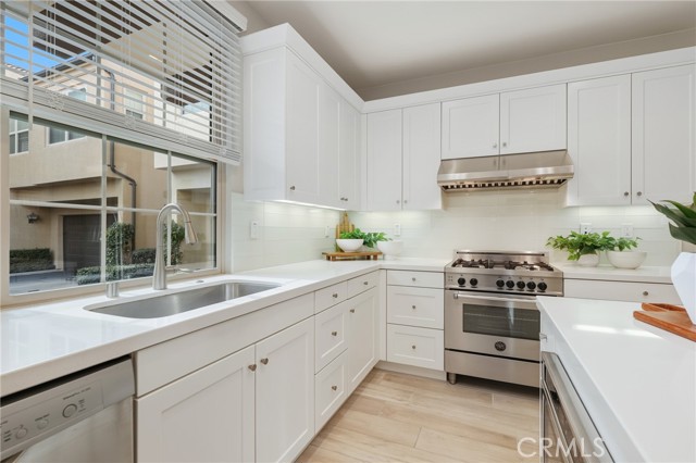 Detail Gallery Image 9 of 56 For 147 Excursion, Irvine,  CA 92618 - 3 Beds | 2/1 Baths