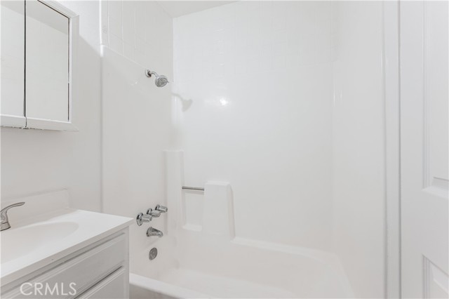 Detail Gallery Image 16 of 36 For 1168 E 10th St #213,  Long Beach,  CA 90813 - 2 Beds | 2 Baths