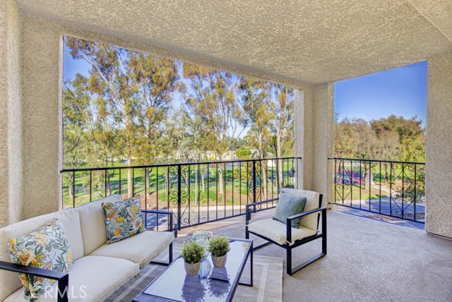 5499 Paseo Del Lago W, Laguna Woods CA: https://media.crmls.org/medias/878f8b2f-398b-47da-aa3b-3fdcc56dcc4c.jpg