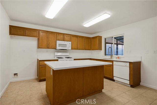 Detail Gallery Image 4 of 35 For 2342 N Juleston Dr, Santa Maria,  CA 93458 - 7 Beds | 3 Baths