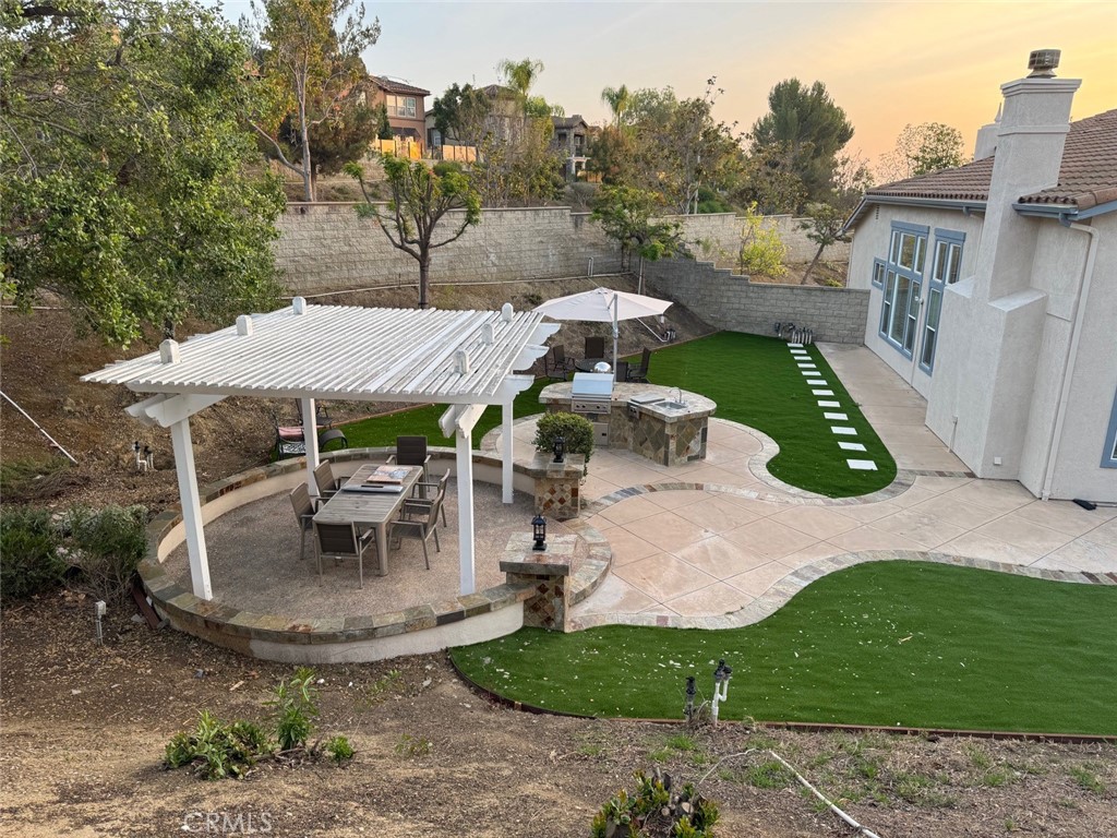 https://media.crmls.org/medias/8790b0d2-41c9-44b5-9b71-99fe8c1ee9e8.jpg?preset=X-Large