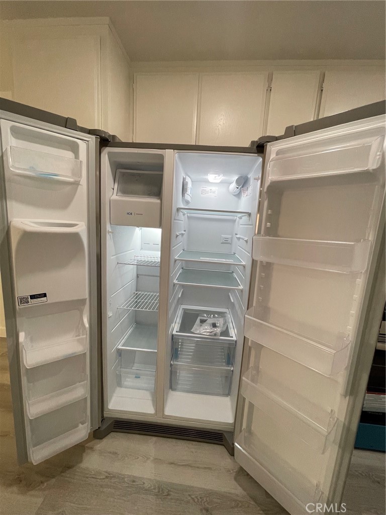 https://media.crmls.org/medias/8790de48-405a-46db-8a6e-c1ec44bed253.jpg?preset=X-Large