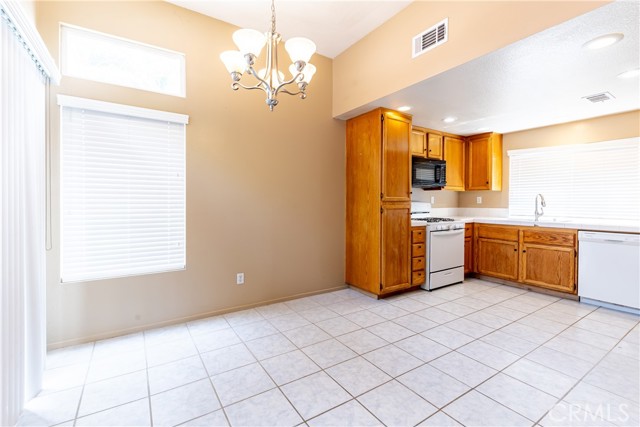 Detail Gallery Image 9 of 59 For 2658 Sena St, Corona,  CA 92882 - 3 Beds | 2/1 Baths