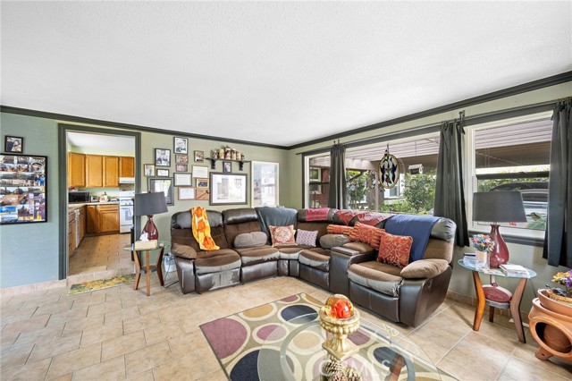 Detail Gallery Image 13 of 39 For 11334 Collett Ave, Granada Hills,  CA 91344 - 4 Beds | 2 Baths