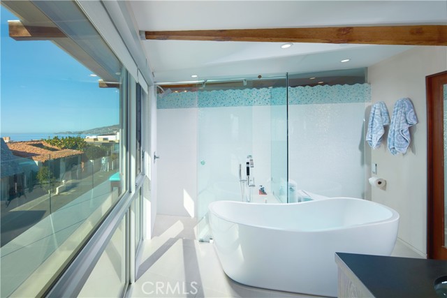 Detail Gallery Image 15 of 43 For 2680 Victoria Dr, Laguna Beach,  CA 92651 - 3 Beds | 3/1 Baths