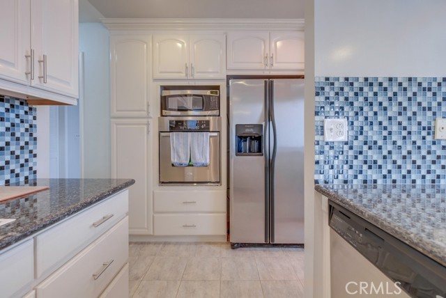 Detail Gallery Image 28 of 53 For 727 Esplanade, Redondo Beach,  CA 90277 - 2 Beds | 2/1 Baths