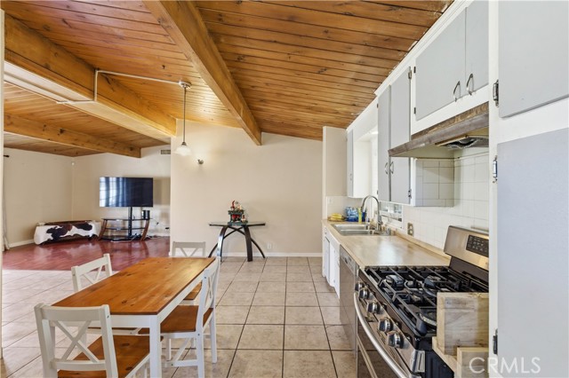 Detail Gallery Image 9 of 43 For 12055 Douglas, Yucaipa,  CA 92399 - 4 Beds | 2 Baths