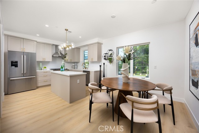 905 sunset Boulevard, Arcadia CA: https://media.crmls.org/medias/8792ebc4-ee9f-4102-9257-cceab9bc7cda.jpg