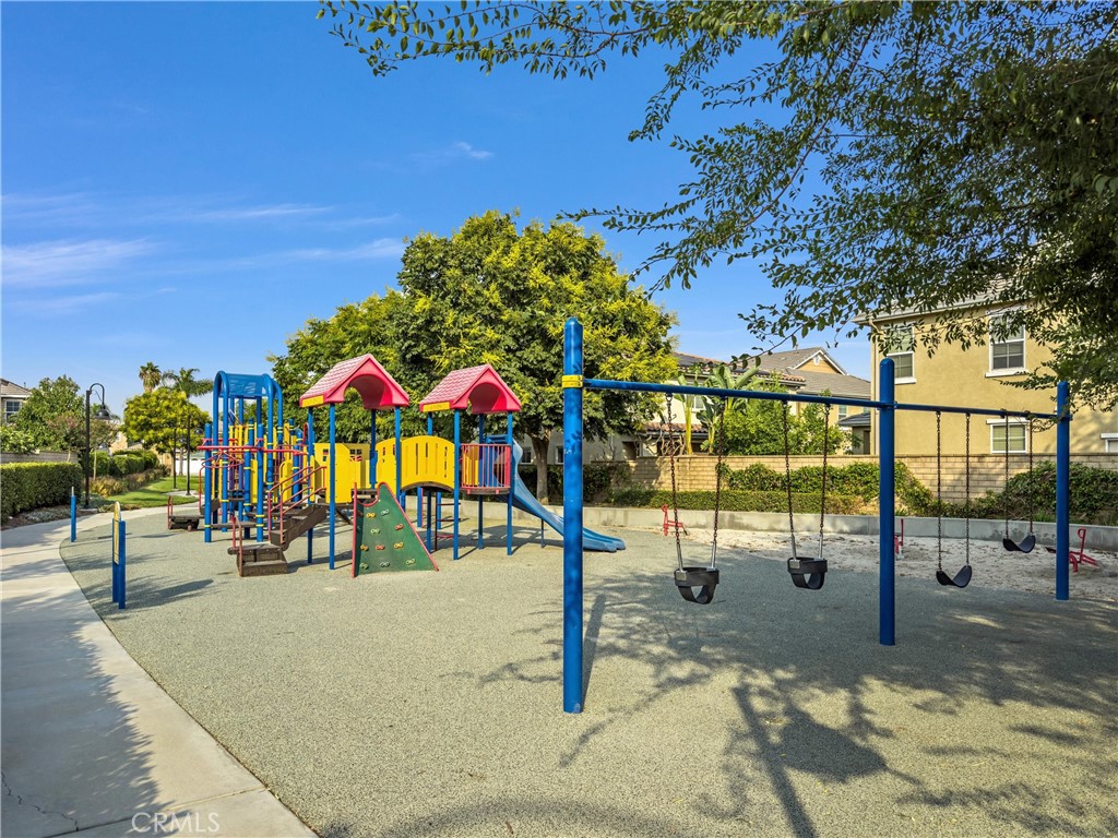 https://media.crmls.org/medias/8793b006-476c-466d-9756-6b3600b3240a.jpg?preset=X-Large