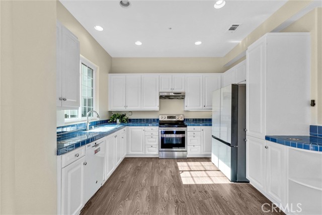 Detail Gallery Image 15 of 36 For 2861 Ballesteros Ln, Tustin,  CA 92782 - 3 Beds | 2/1 Baths
