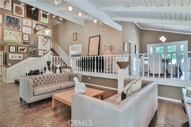 Detail Gallery Image 9 of 74 For 17141 Superior St, Northridge,  CA 91325 - 6 Beds | 4 Baths