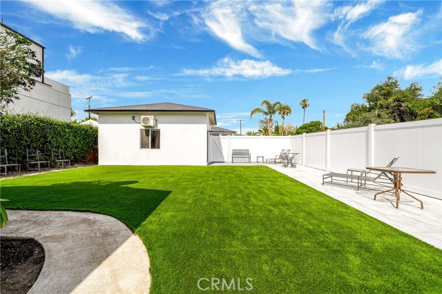 Detail Gallery Image 16 of 28 For 16707 Moorpark St, Encino,  CA 91436 - 3 Beds | 3 Baths