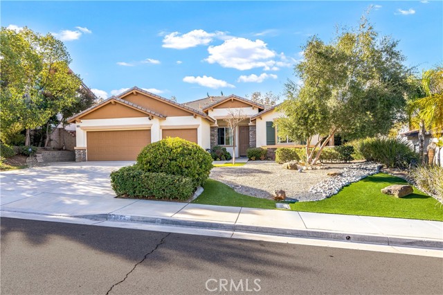 Detail Gallery Image 3 of 47 For 31335 Shadow Ridge Dr, Menifee,  CA 92584 - 4 Beds | 2/1 Baths