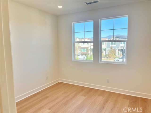 Detail Gallery Image 10 of 16 For 381 S Nevada Ave, Ventura,  CA 93004 - 3 Beds | 2/1 Baths