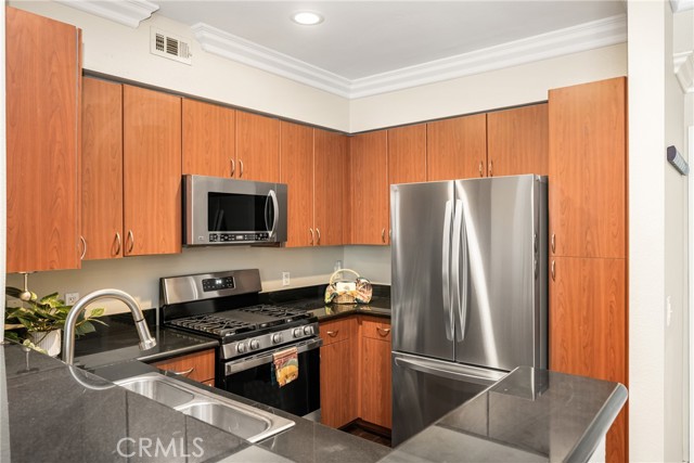 Detail Gallery Image 12 of 30 For 1801 E Katella Ave #2023,  Anaheim,  CA 92805 - 2 Beds | 2 Baths