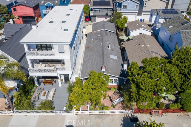 517 5th Street, Manhattan Beach, California 90266, 3 Bedrooms Bedrooms, ,2 BathroomsBathrooms,Residential,Sold,5th,SB22046594