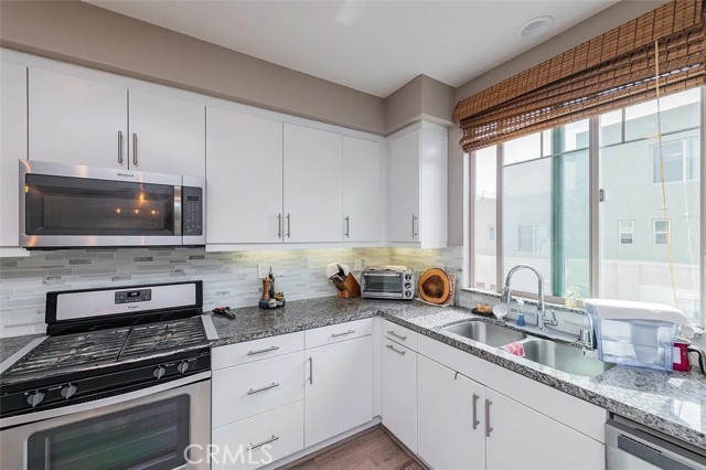 Detail Gallery Image 6 of 25 For 118 Cadence, Irvine,  CA 92618 - 3 Beds | 3/1 Baths