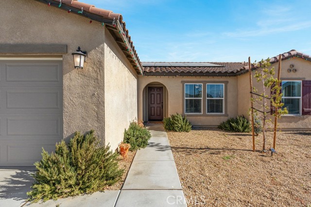 Detail Gallery Image 2 of 39 For 12965 Rocky Trail Way, Victorville,  CA 92395 - 3 Beds | 2 Baths