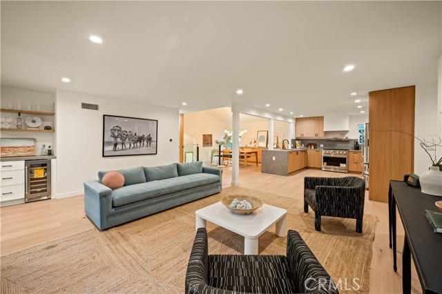 Detail Gallery Image 6 of 24 For 3947 Sumac Dr, Sherman Oaks,  CA 91403 - 4 Beds | 4/1 Baths