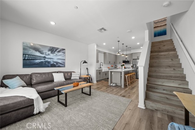 Detail Gallery Image 7 of 33 For 22244 Meyler Street, Torrance,  CA 90502 - 3 Beds | 3 Baths