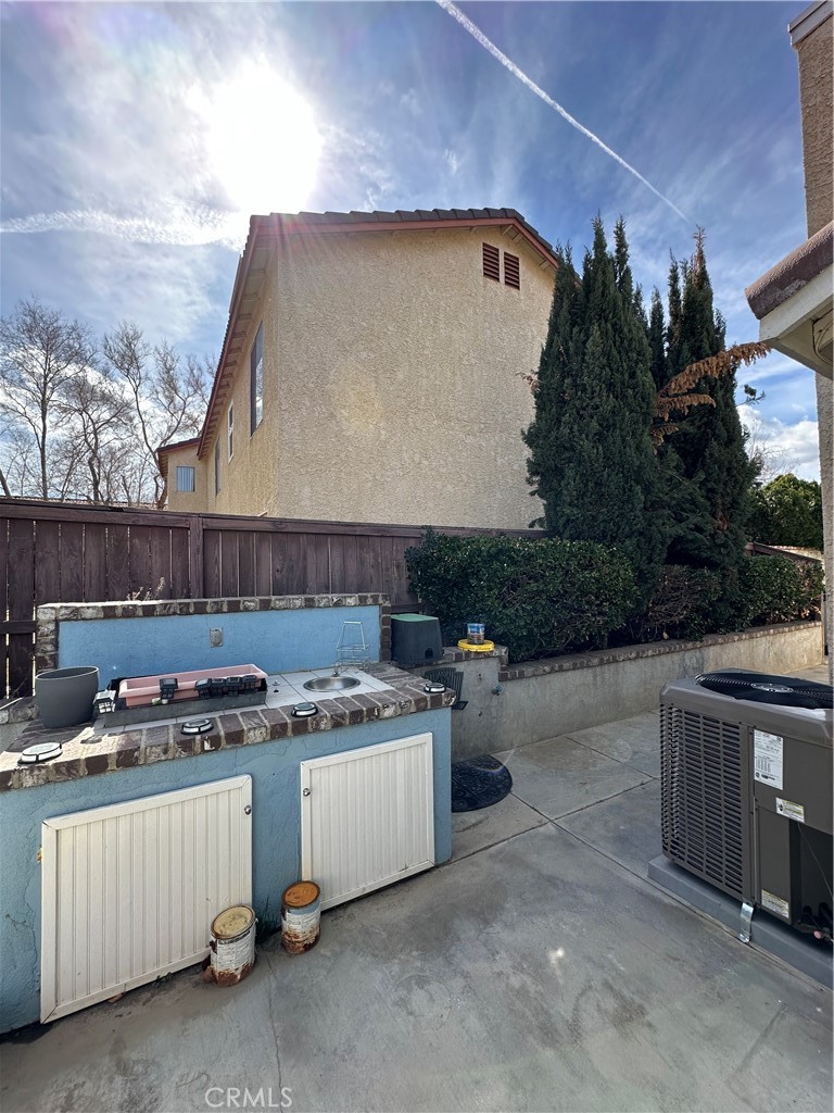 https://media.crmls.org/medias/879933c5-639f-4b02-8012-dd3bd41561cd.jpg?preset=X-Large
