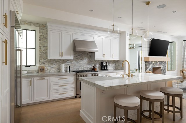 702 Poinsettia Avenue, Corona del Mar CA: https://media.crmls.org/medias/879944ed-5a3e-48f7-9e89-3def0f15a775.jpg