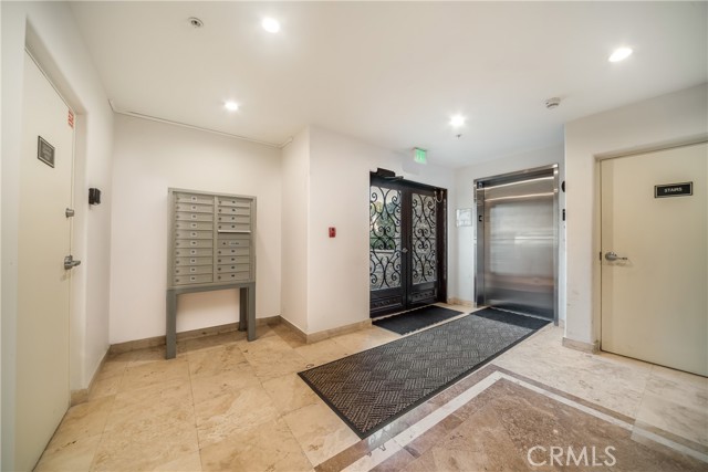 Detail Gallery Image 4 of 19 For 12916 Moorpark St #104,  Studio City,  CA 91406 - 2 Beds | 2 Baths