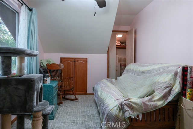 32801 Encina Dr, Running Springs CA: https://media.crmls.org/medias/879ab363-ec65-48ec-975e-e7a149f3ce4b.jpg