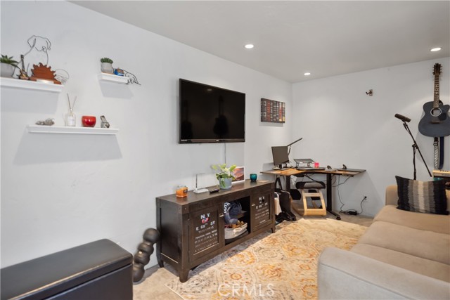 865 Loma Drive, Hermosa Beach, California 90254, 2 Bedrooms Bedrooms, ,1 BathroomBathrooms,Residential,Sold,Loma,SB22119464