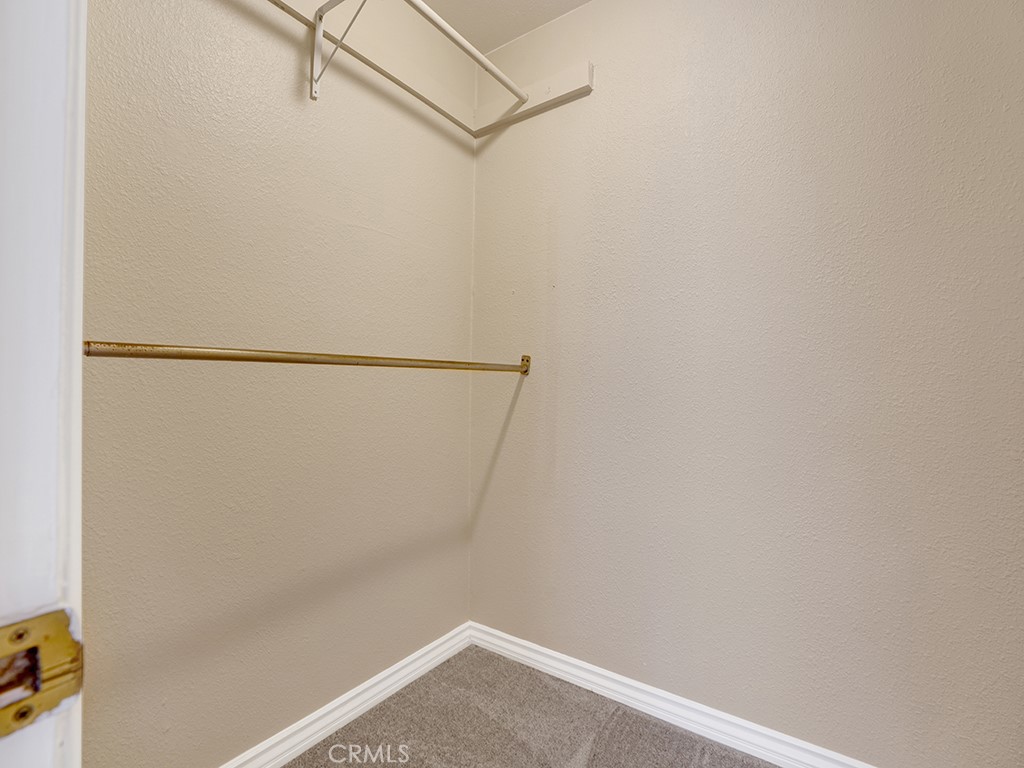 https://media.crmls.org/medias/879bb439-b1f2-466e-9a9a-e1cf7db10820.jpg?preset=X-Large